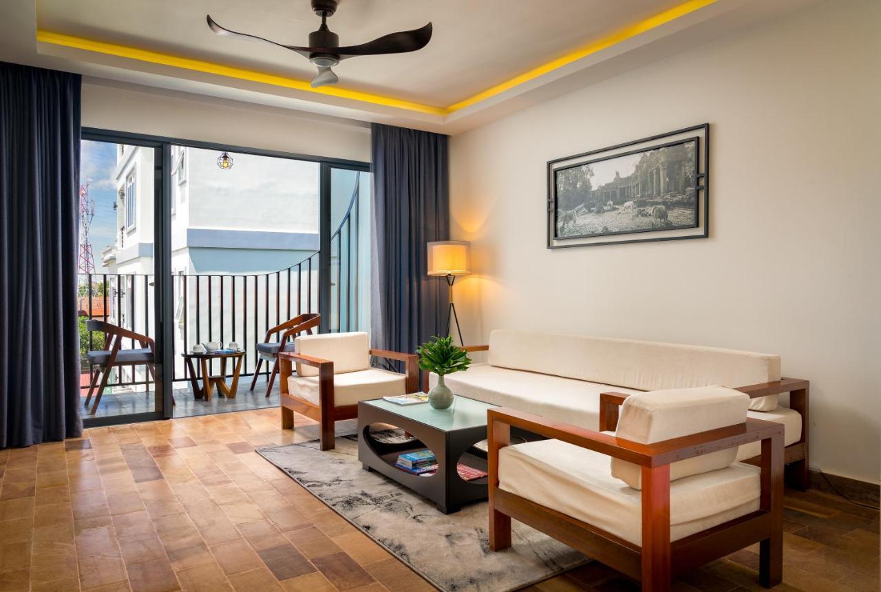 The Thirdfold Residence Ciudad de Siem Riep Exterior foto A living room in a hotel