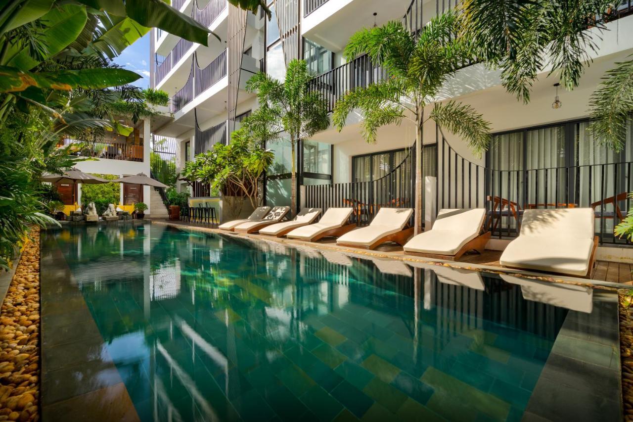 The Thirdfold Residence Ciudad de Siem Riep Exterior foto The hotel's pool