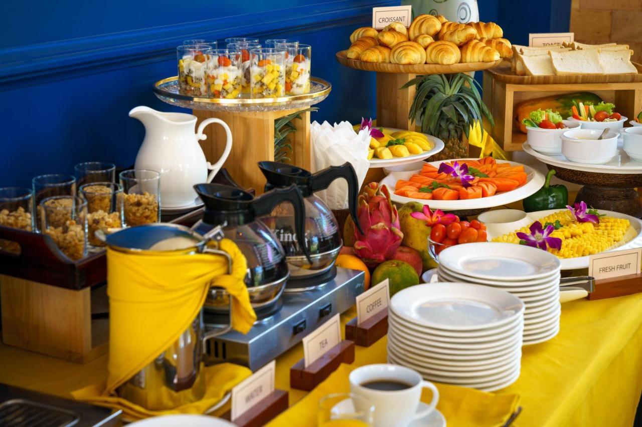 The Thirdfold Residence Ciudad de Siem Riep Exterior foto A breakfast buffet