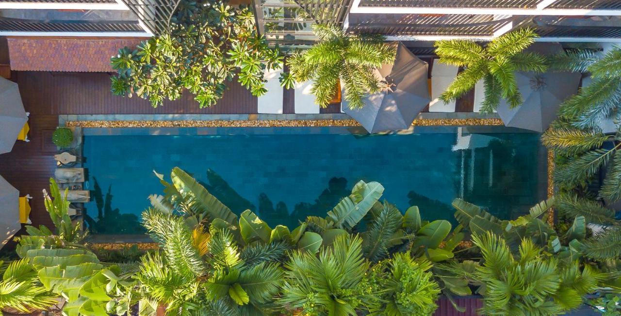 The Thirdfold Residence Ciudad de Siem Riep Exterior foto The pool at the hotel