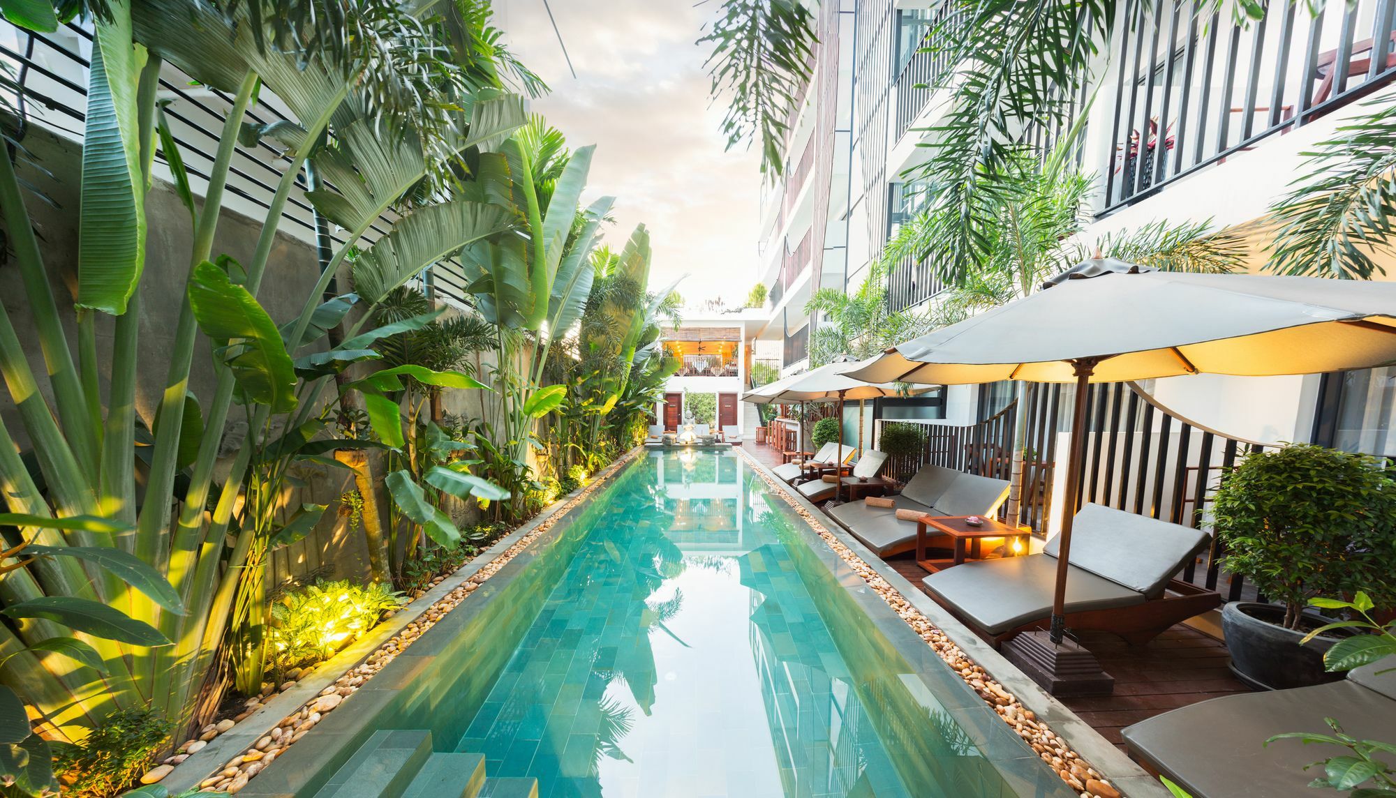 The Thirdfold Residence Ciudad de Siem Riep Exterior foto The swimming pool at the hotel